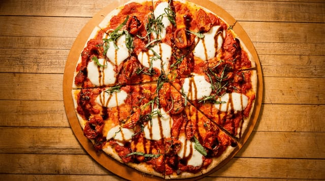 Caprese Pizzetta.